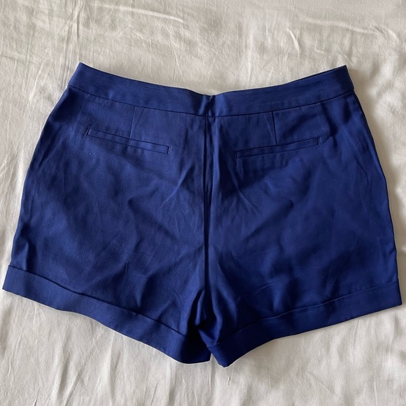 Banana Republic Women’s Shorts (size 6) - Picture 2 of 7